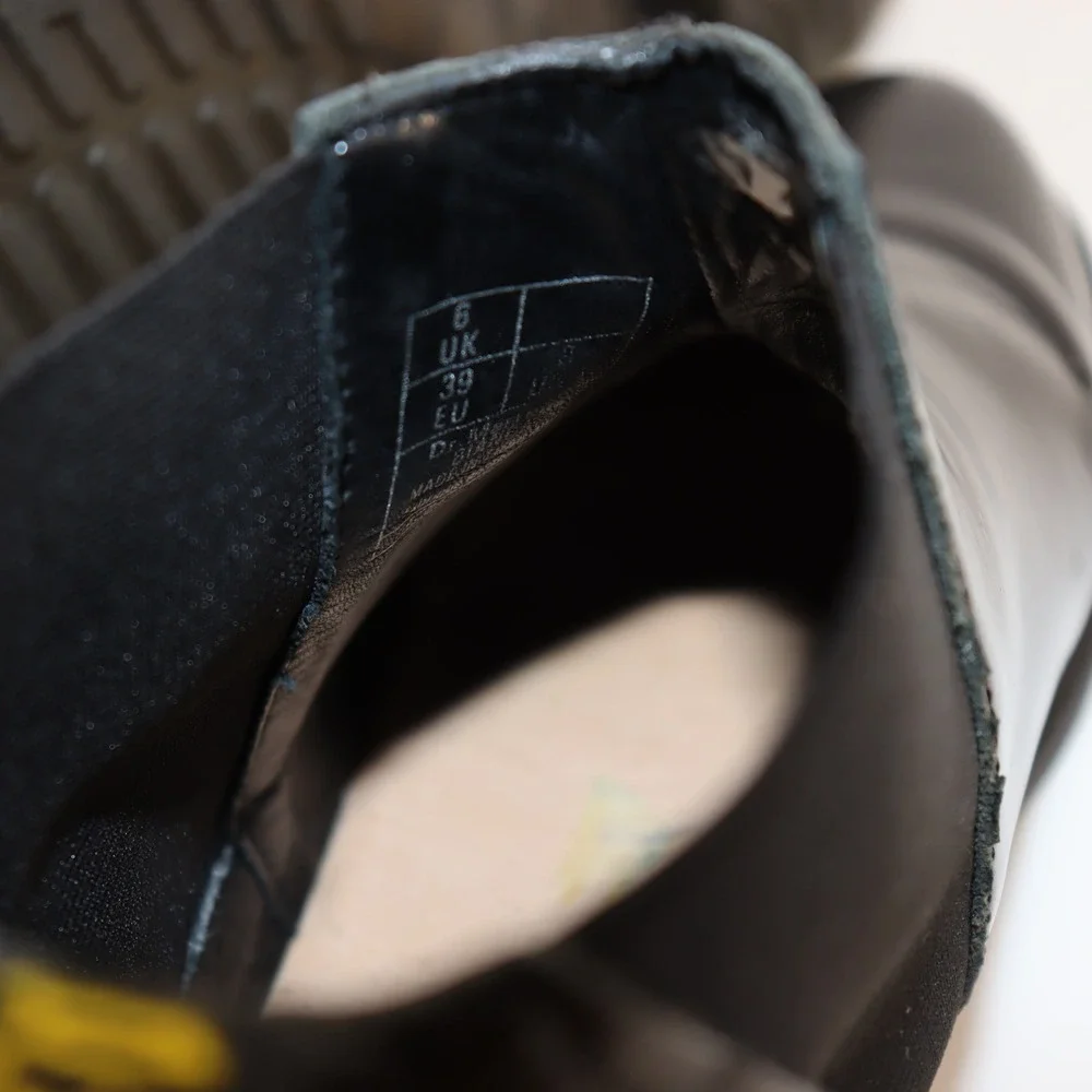 Dr. Martens Flora Chelsea Boots‎ Women Size 8 Black Polished Leather Almond Toe